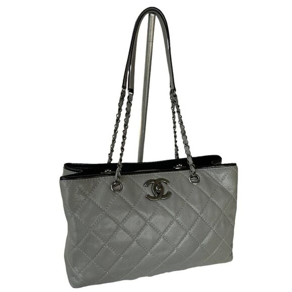 Chanel Large Quilted Shopper Tote Handbag Light Gray - Picture 11 of 12